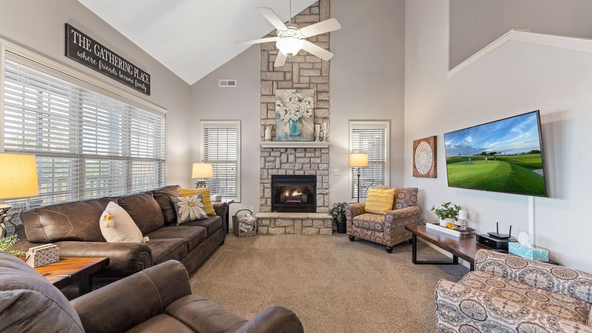 Branson West Villa | Beautiful Ground Level Villa 3 bedroom/3 bath close to shows and SDC