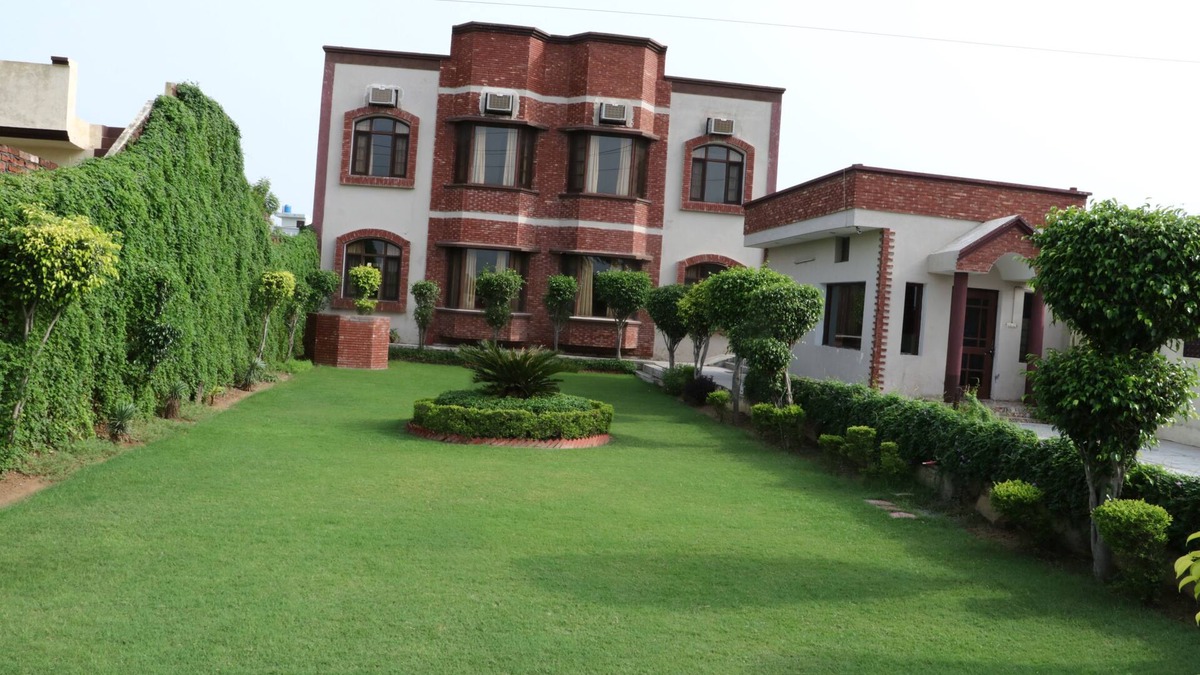 Amritsar Villa | Beautiful Group n Marriage Stay Cottage in Amritsar