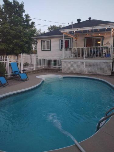 Downtown Gatineau House | Beautiful Guest Home Riverfront Retreat 15 Min to Ottawa