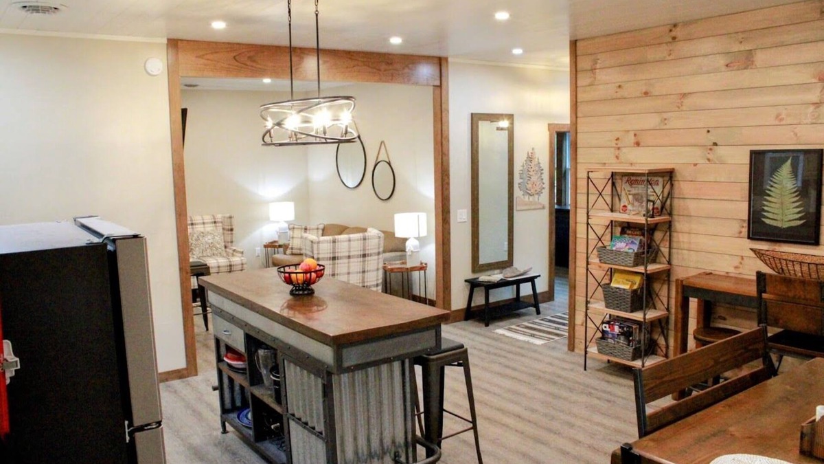 Sigel House | Beautiful Guest House on 66 Acres Hot Tub, AC, King Beds -Check Out Our Reviews!