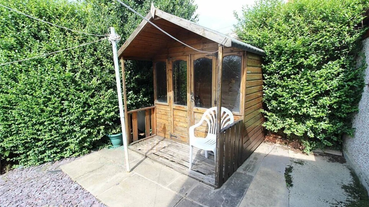 Chapeltown Apartment | Beautiful Hawkhill 3 bed sleeps 5 Parking & Garden