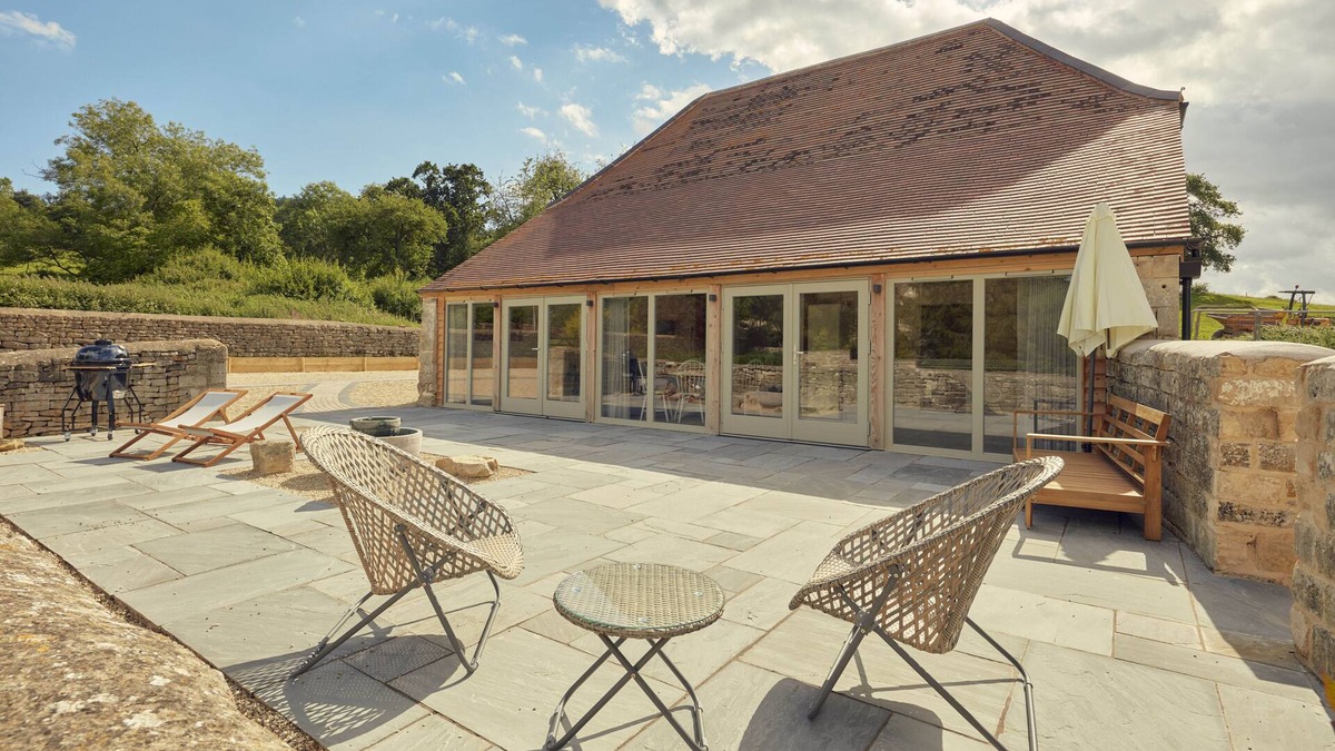 Gloucester House | Beautiful Hay Barn Conversion With Large Patio
