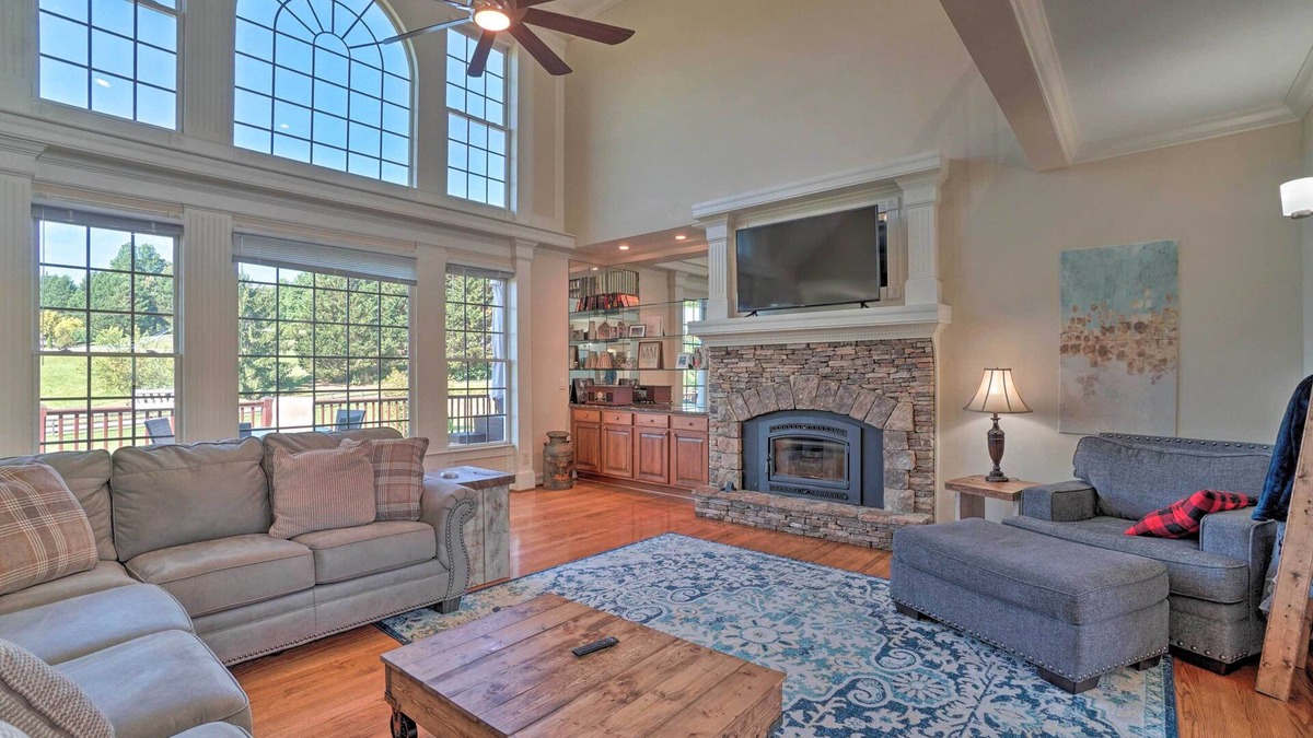 Hiawassee House | Beautiful Hiawassee Home w/Mountain Views!