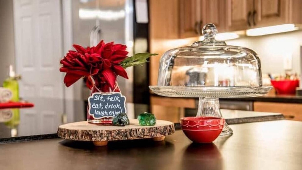 South Side Flats House | Beautiful High-End 4 Bed 3 Bath House, Sleeps 15!