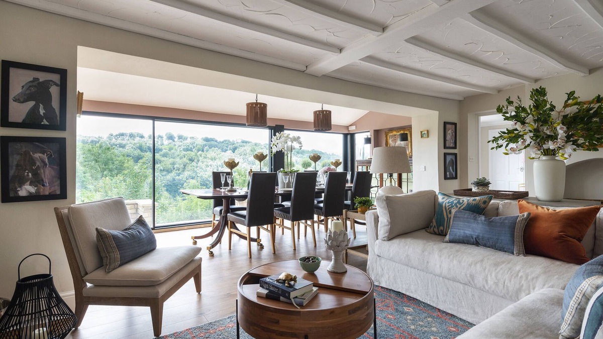 Chalford House | Beautiful hill side house with stunning valley view in the centre of Cotswolds