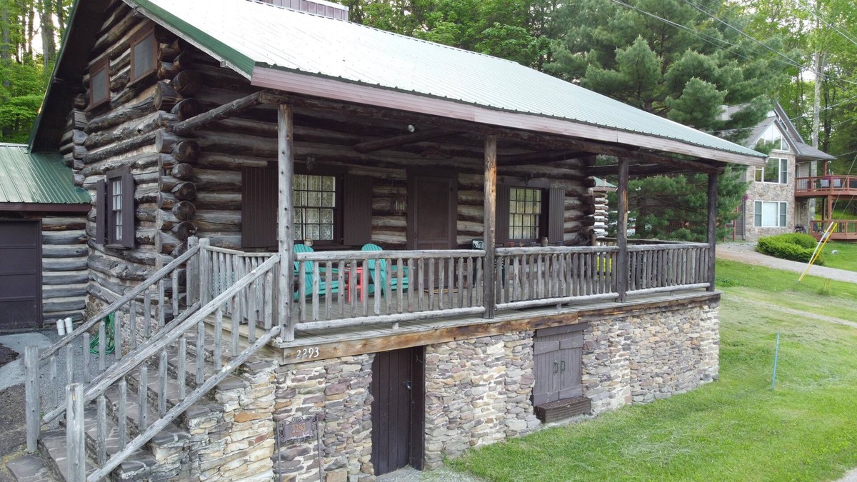Alpine Lake Cabin | Beautiful Historic Cabin directly on Alpine Lake!