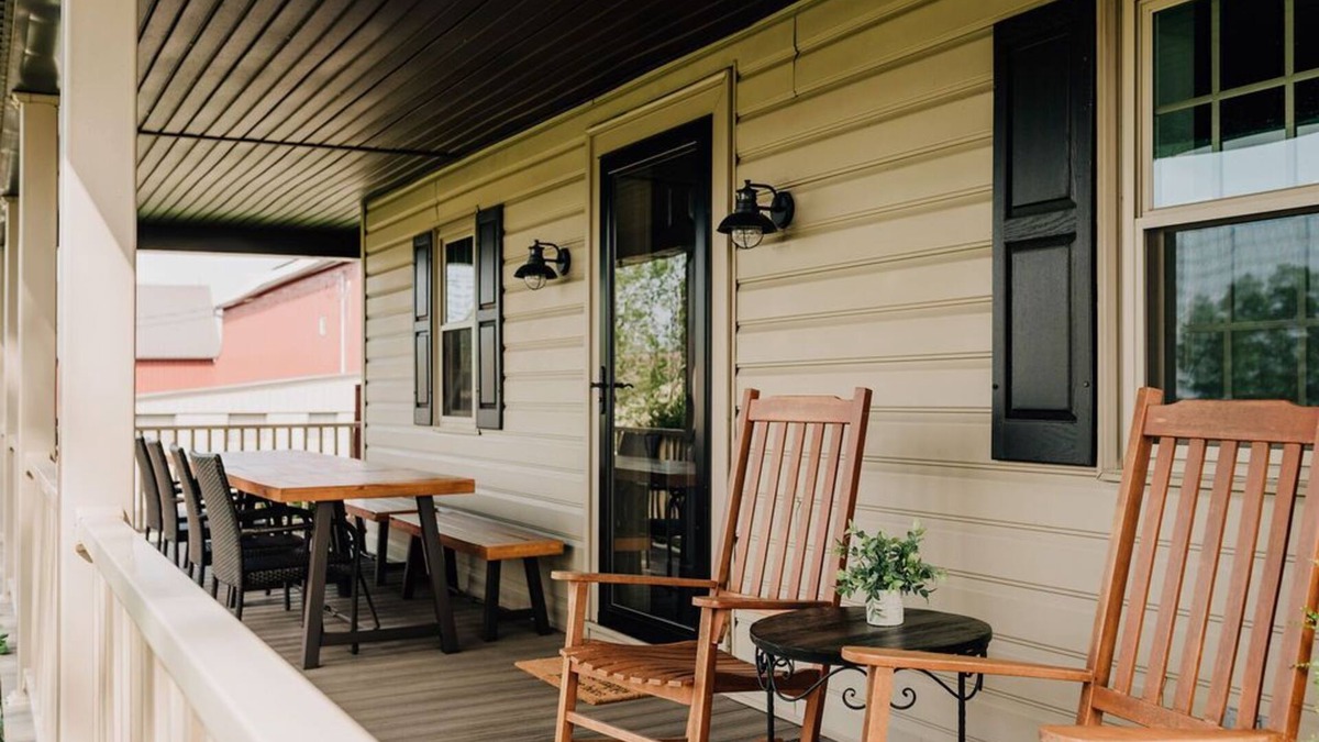 Mount Joy House | Beautiful Historic Farmhouse between Hershey and Lancaster - 4 BR Getaway