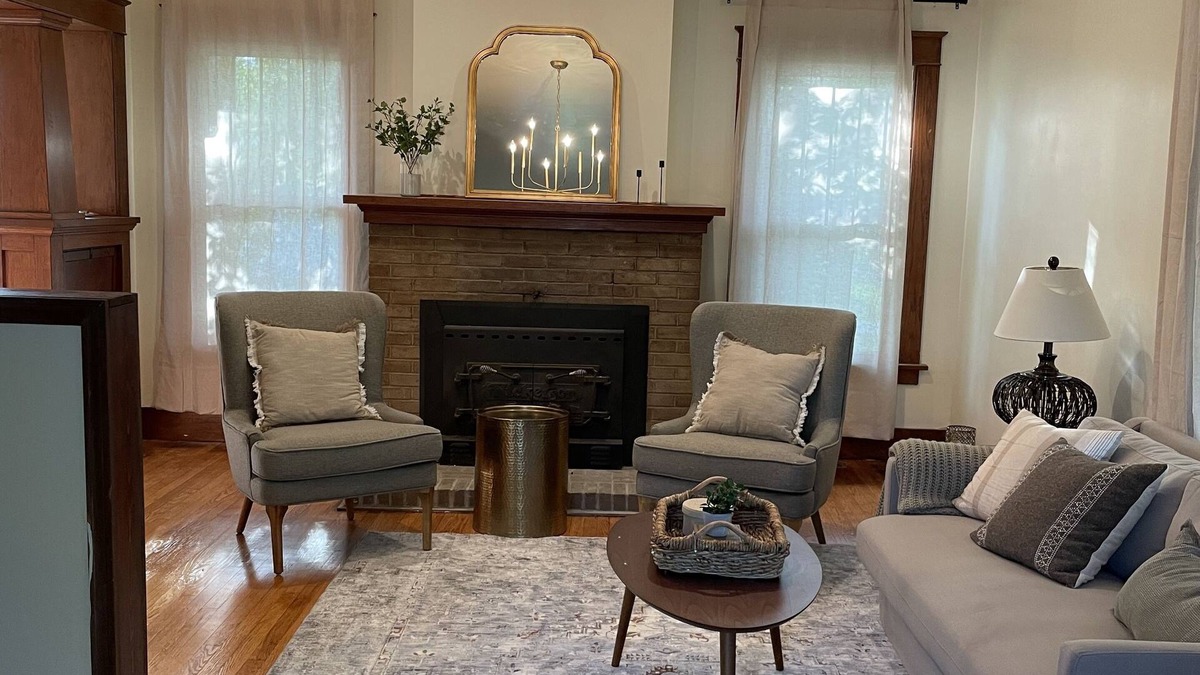 Centralia House | Beautiful historic home in downtown Centralia, just 20 minutes from Columbia, MO