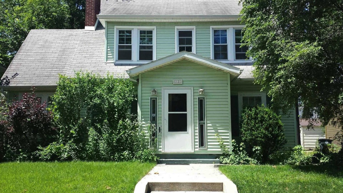 Harters Heights House | Beautiful Historic Home, Walk to Campus and Eddy Street.