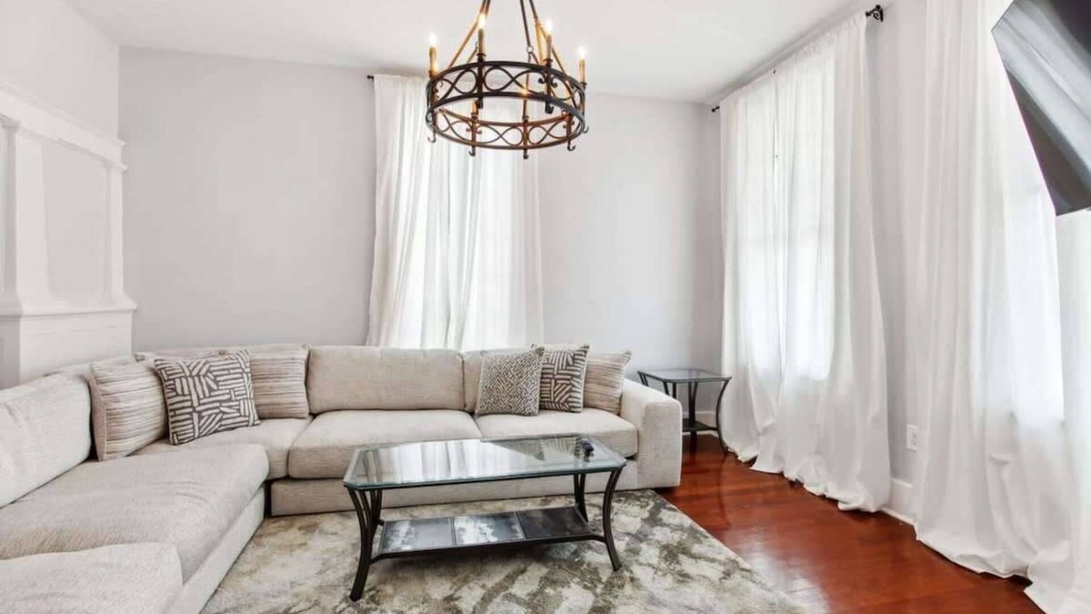 Milan House | Beautiful Historic 5br Home in Uptown