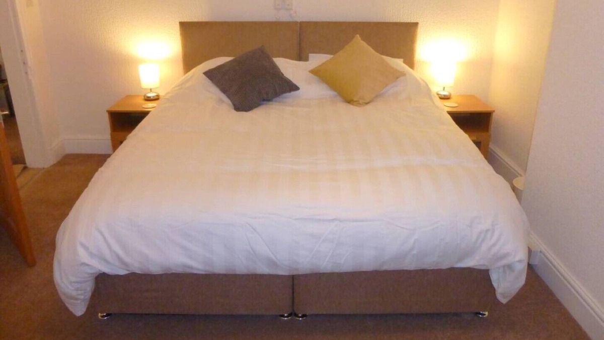 Crosby Apartment | Beautiful Home from Home Two Bedroom Apartment in Crosby, Liverpool, UK