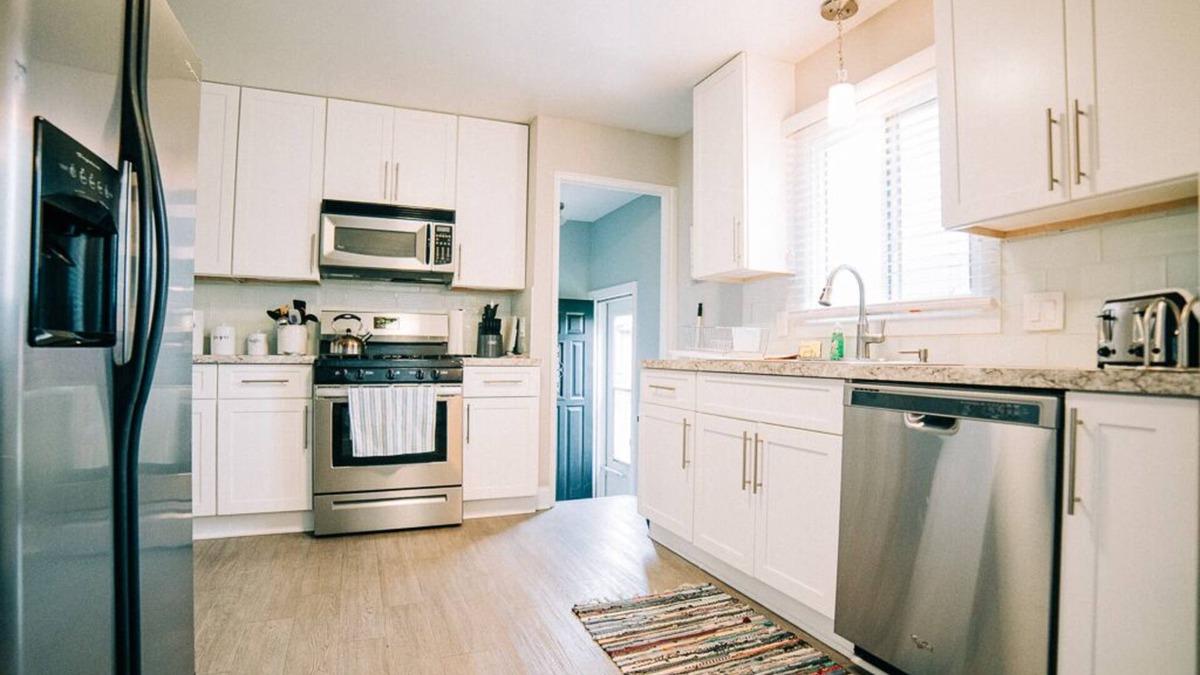 Middleburg Heights House | Beautiful Home near Cleveland Airport and 15 minutes from Downtown Cleveland