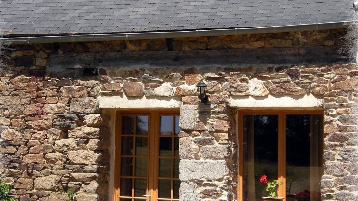 Pommerit-Jaudy Cottage | Beautiful holiday cottage close to the stunning Pink Granite Coast