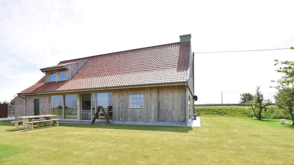 Sint-Jacobskapelle House | Beautiful Holiday Home in Diksmuide with Terrace, Garden