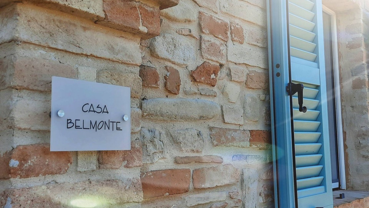 Monte Rinaldo Villa | BEAUTIFUL HOLIDAY HOUSE (6-8 people) in the rolling countryside of Le Marche