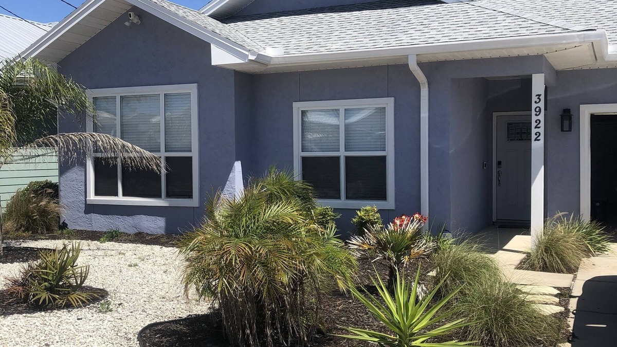 Silver Sands House | Beautiful home 2 blocks off of the beach