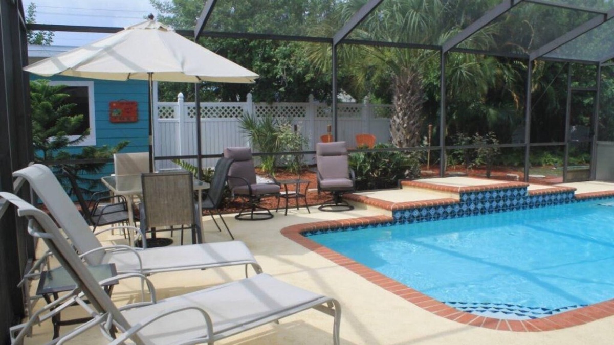 Sarasota House | Beautiful Home,4BR/2BR With HEATED POOL, Near Famous Siesta Key & Lido Key Beach