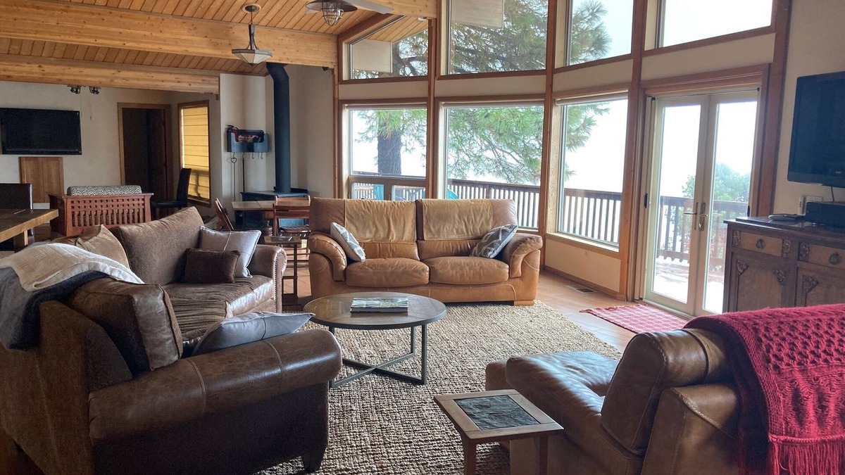 Lakehead House | Beautiful Home Above Lake Shasta