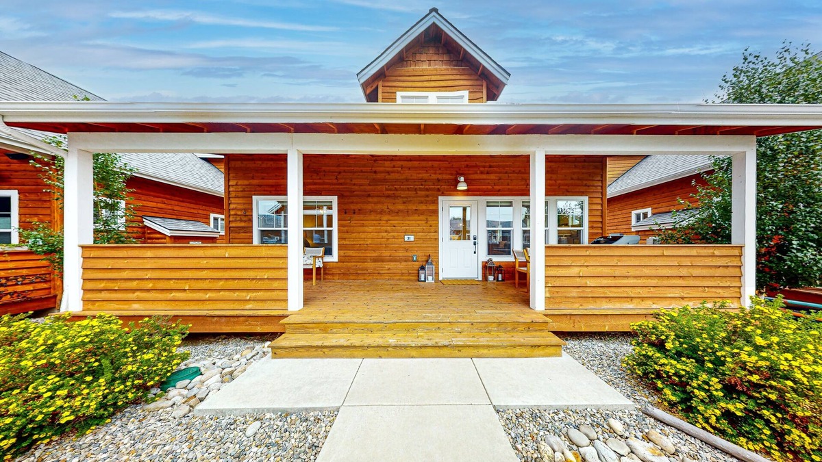 Dover Bay House | Beautiful home close to Pend Oreille River with WiFi, fireplace, workspace, w/d