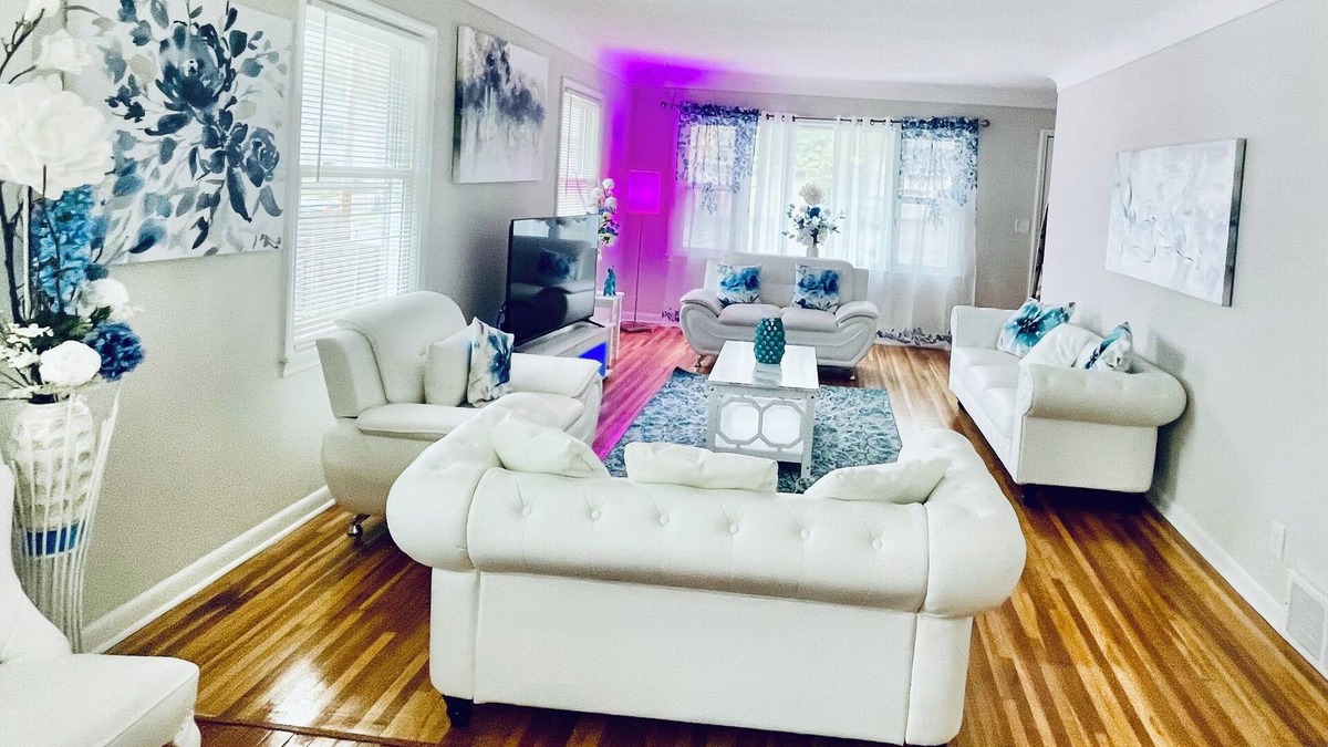 St. Paul House | Beautiful home closer to 3M. Large space for parties It hold up to 40 peoples