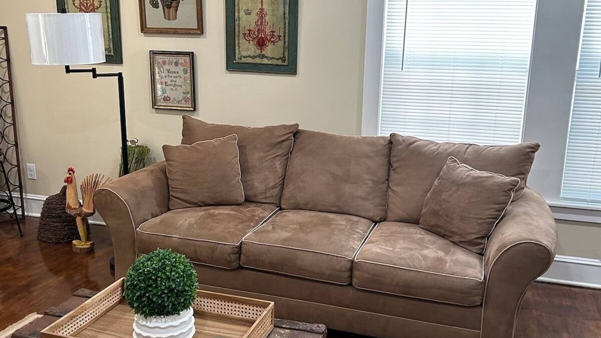 Bossier City House | Beautiful home completely remodeled and painted. Fully furnished. .