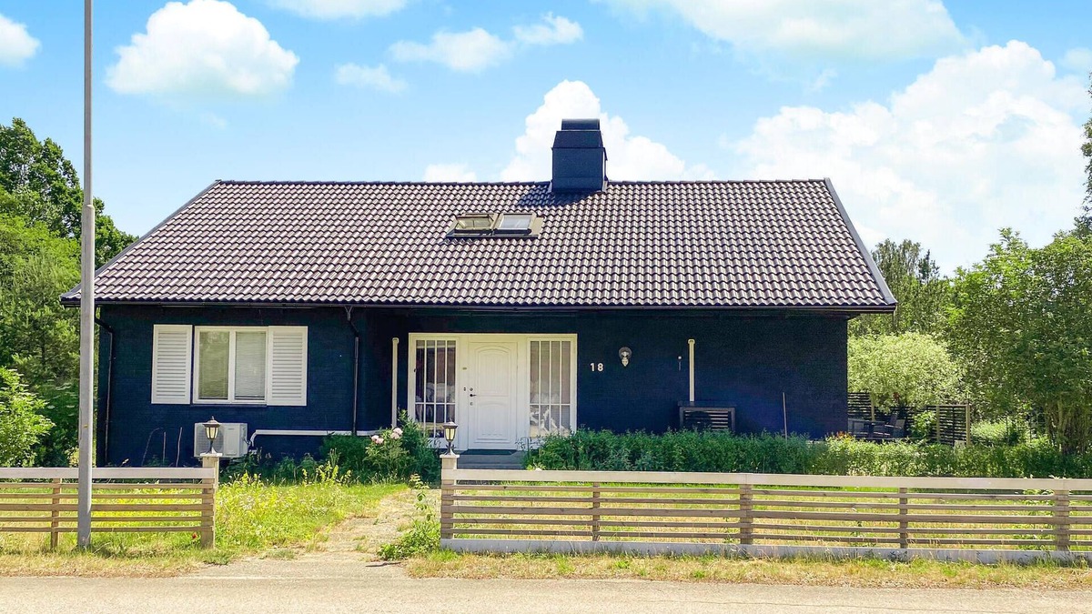Almeboda House | Beautiful home in älmeboda with kitchen