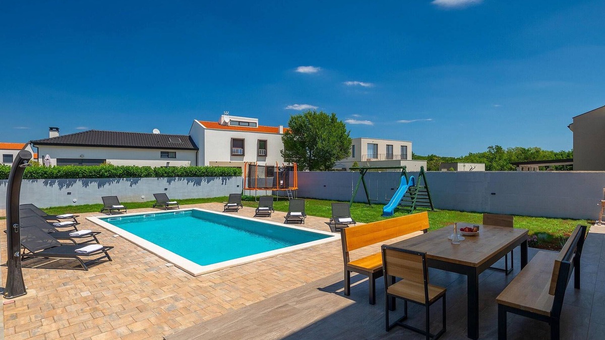 Bale House | Beautiful home in Bale