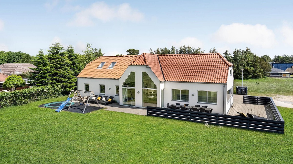 Ho House | Beautiful home in Blåvand with sauna