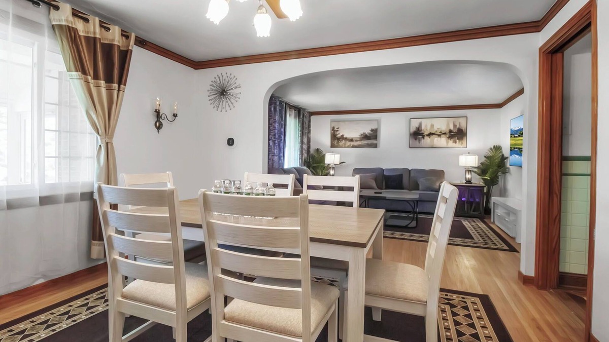 Cheektowaga House | Beautiful Home in Buffalo near Airport with AC, WiFi, 3King Beds & Free Parking