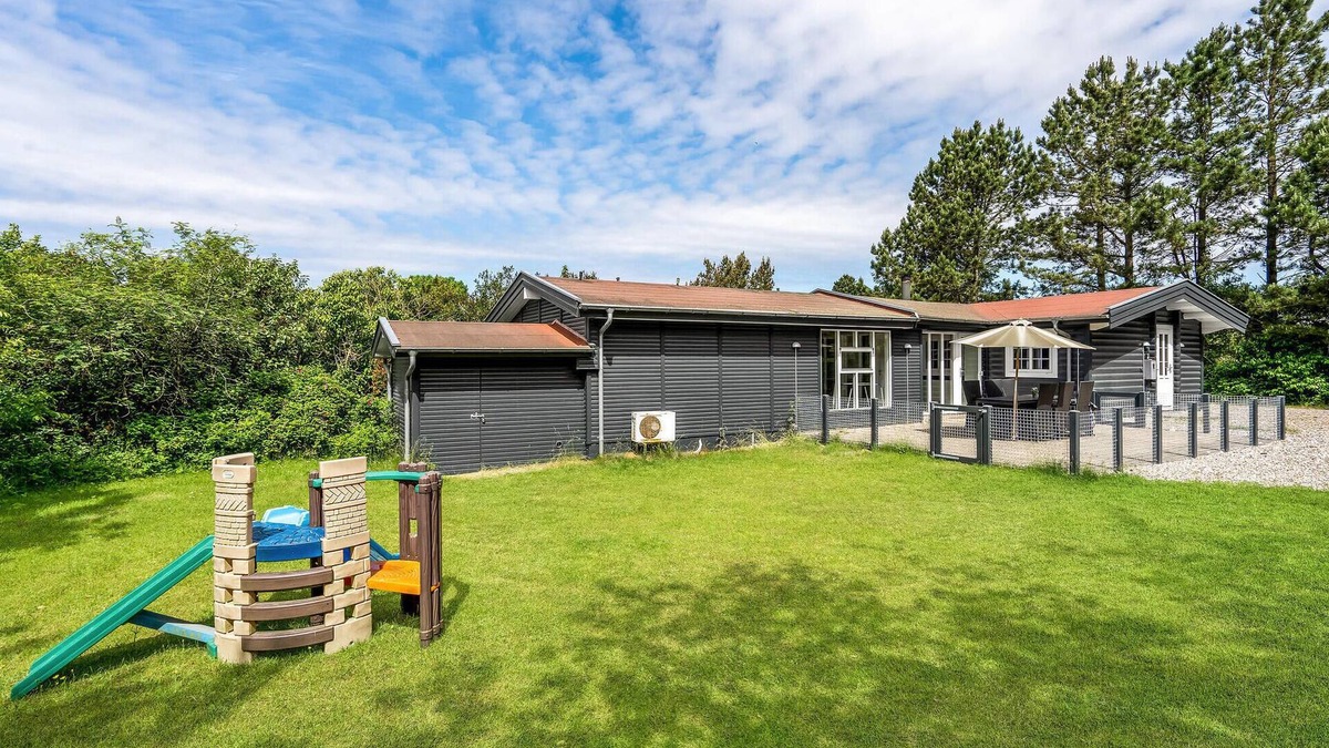 Ertebølle House | Beautiful home in Farsø with kitchen