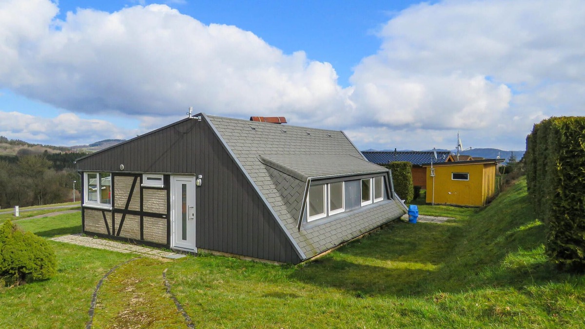 Ferienhausgebiet Hillenseifen House | Beautiful home in Gerolstein with WiFi