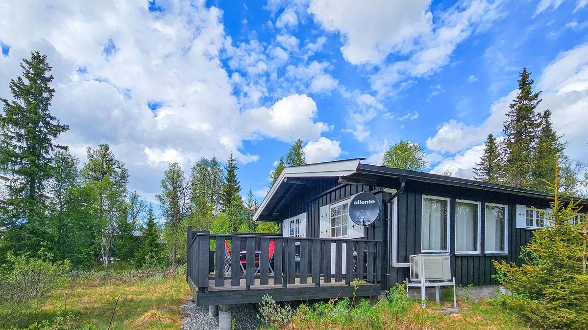 Kamben House | Beautiful home in Gol with kitchen