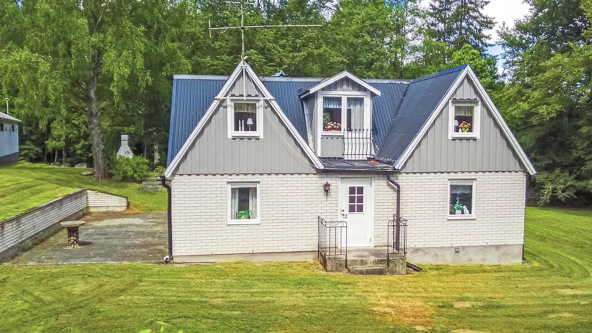 Hastveda House | Beautiful home in Hästveda with kitchen