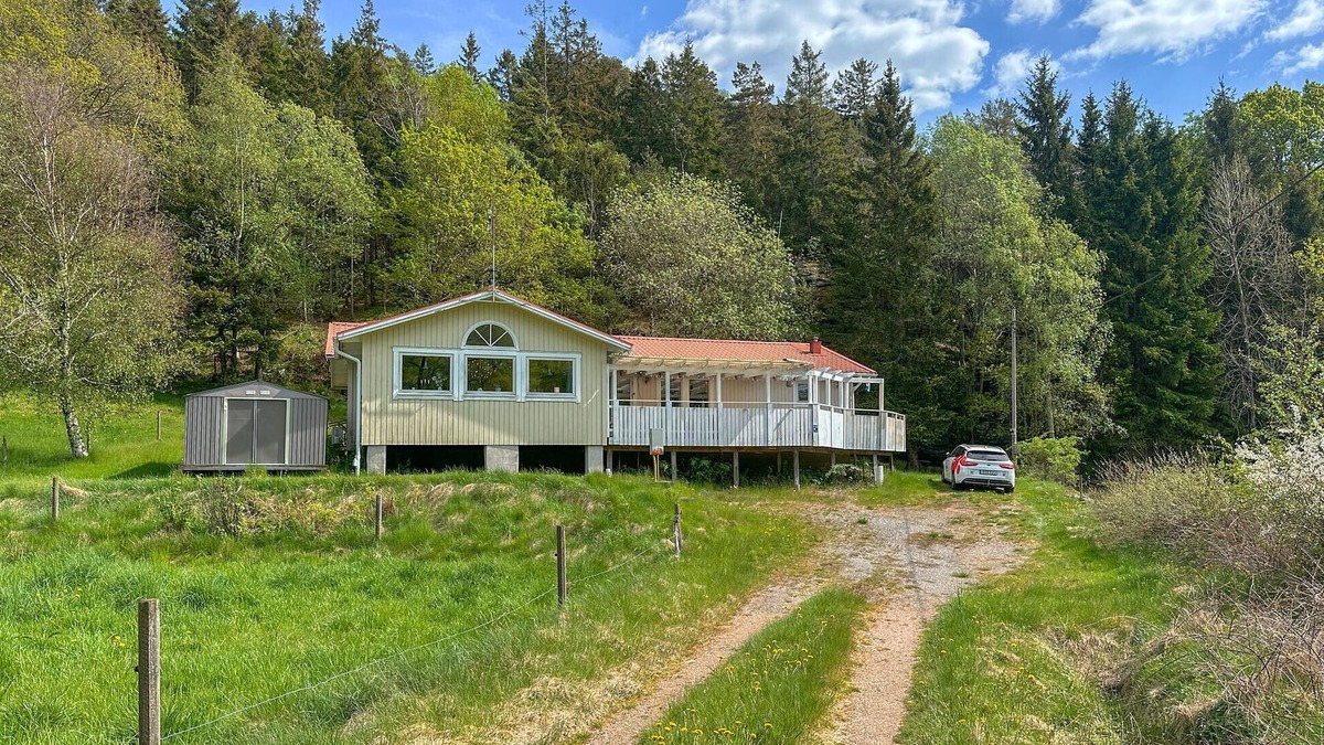 Henan House | Beautiful home in Henån with kitchen