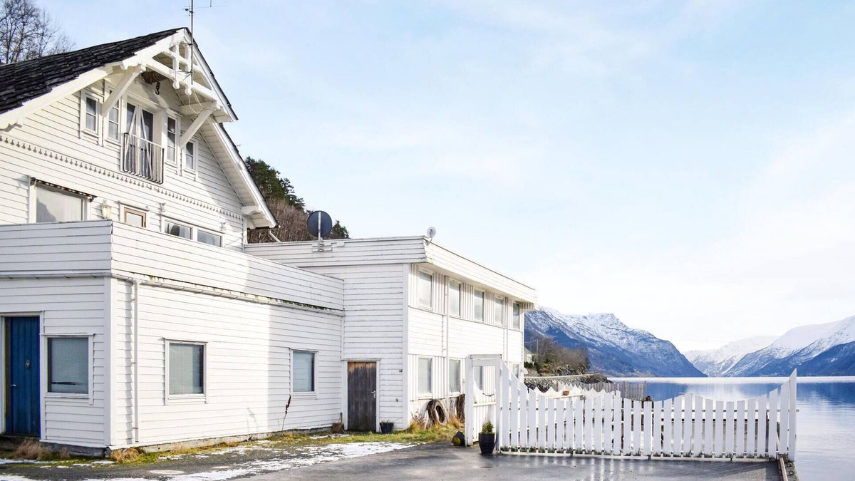 Ullensvang House | Beautiful home in Hovland with kitchen