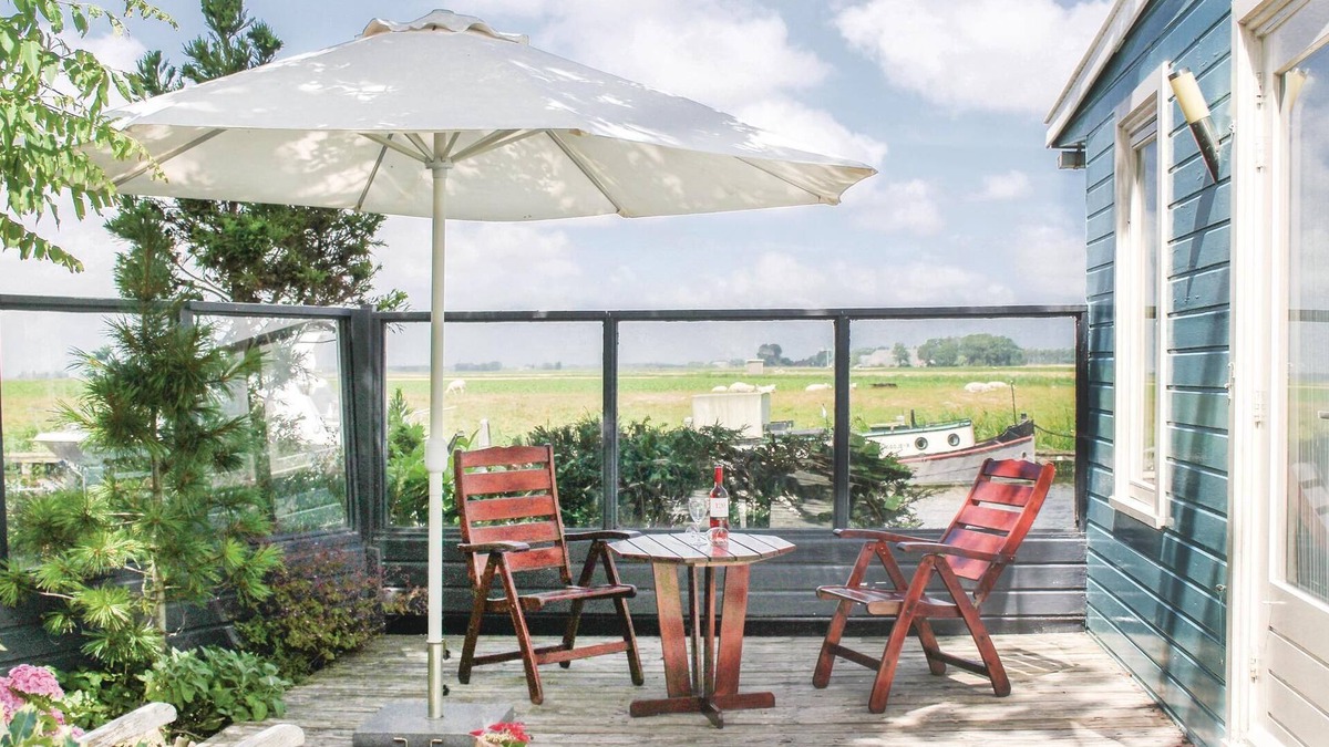 Lauwerzijl House | Beautiful home in Lauwerzijl with WiFi