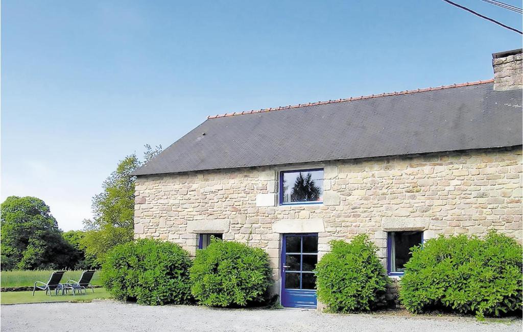 Lanvaudan House | Beautiful home in Lanvaudan with 2 Bedrooms, WiFi and Outdoor swimming pool