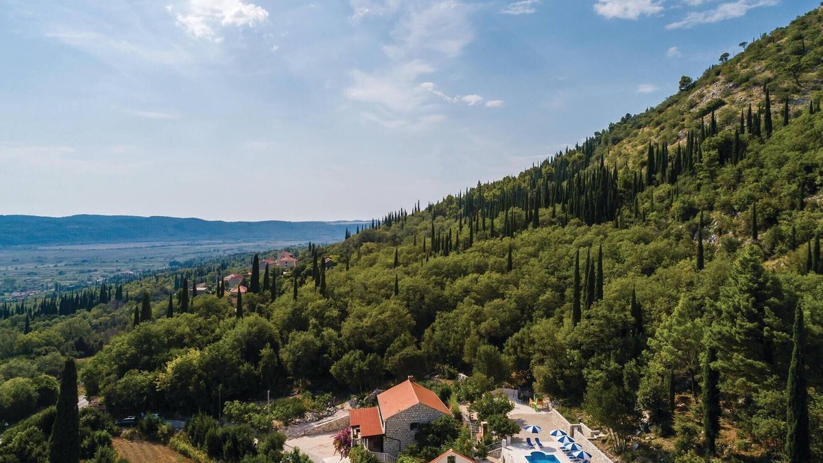 Ljuta House | Beautiful home in Lovorno with WiFi