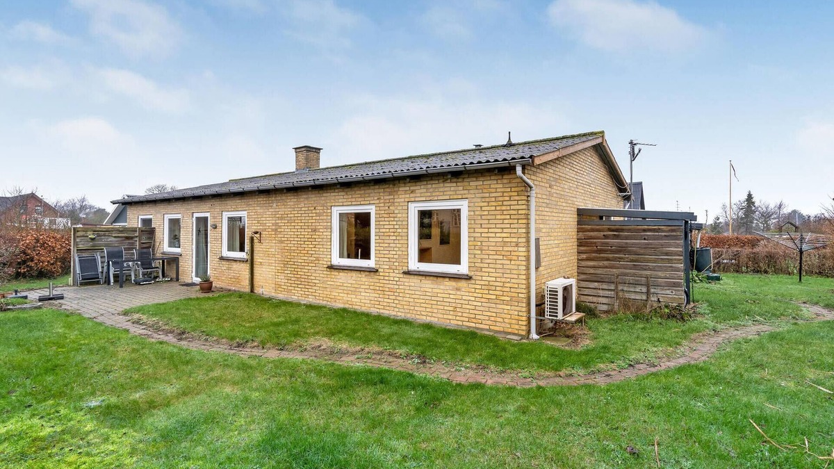 Nakskov House | Beautiful home in Nakskov with kitchen
