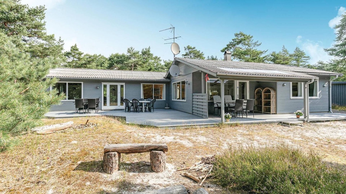 Dueodde House | Beautiful home in Nexø with WiFi