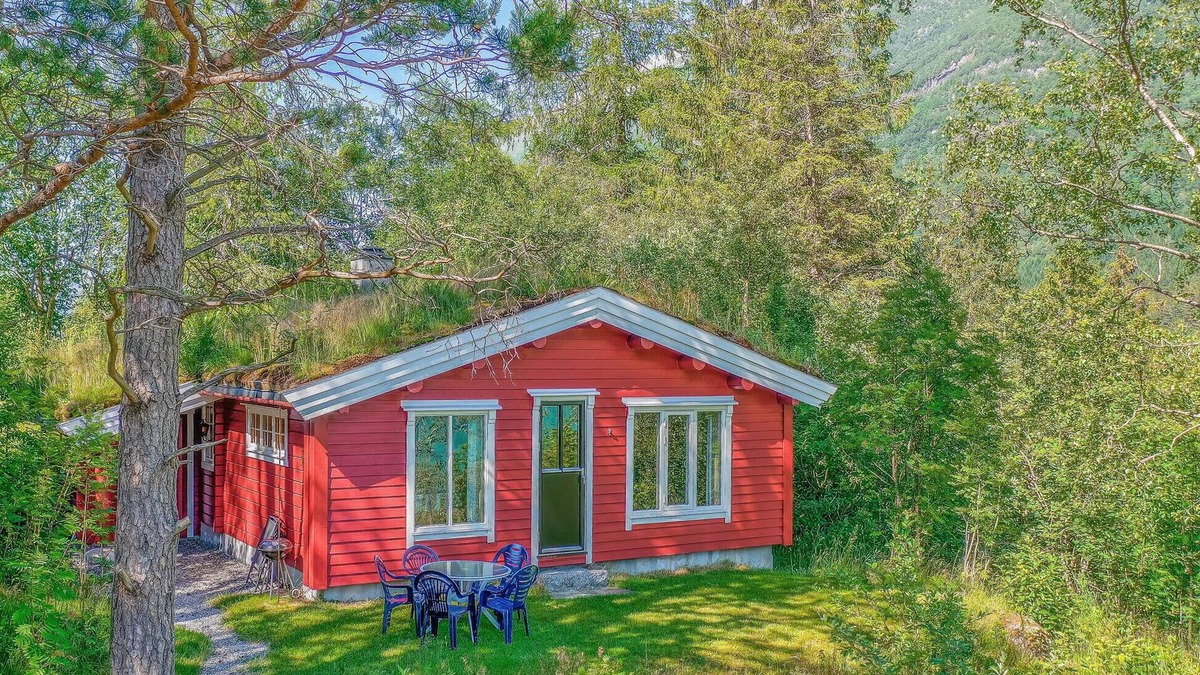 Olden House | Beautiful home in Olden with sauna