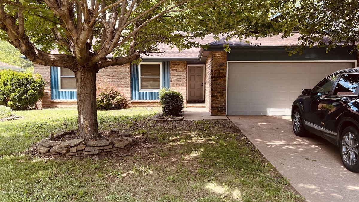 Springfield House | Beautiful Home in PERFECT Location! So Cozy!