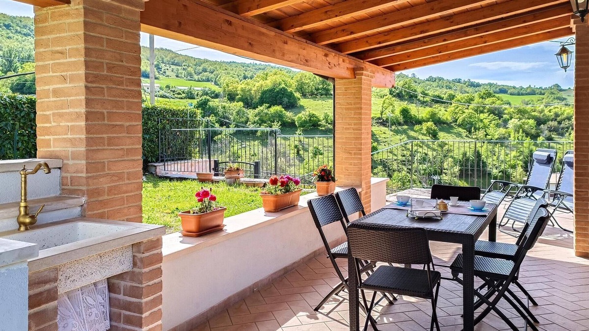 Preci House | Beautiful home in Preci with WiFi