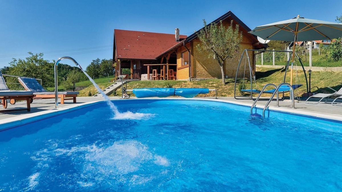 Veliko Trgovisce House | Beautiful home in Radakovo with sauna