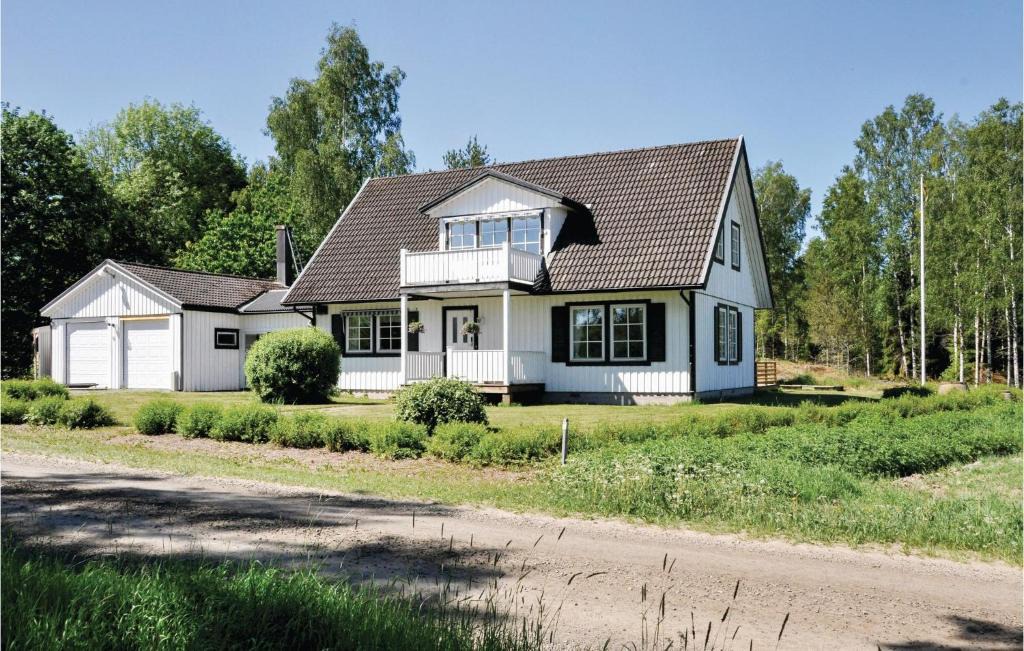 Saffle Municipality House | Beautiful Home In Säffle With Kitchen