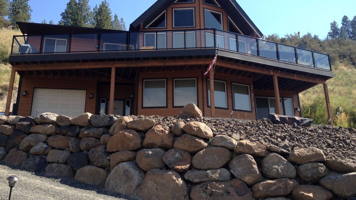 Davenport House | Beautiful home in Seven Bays with gorgeous views of Lake Roosevelt