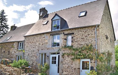 Sougeal House | Beautiful Home In Sougeal With Kitchen