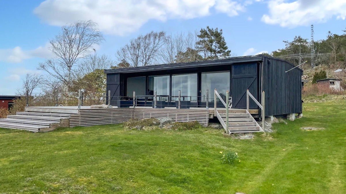 Stravalla House | Beautiful home in Stråvalla with WiFi
