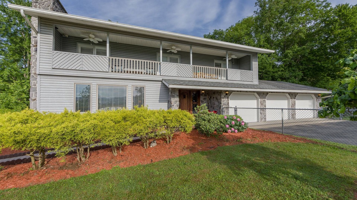 Ansted House | Beautiful home in the gorge