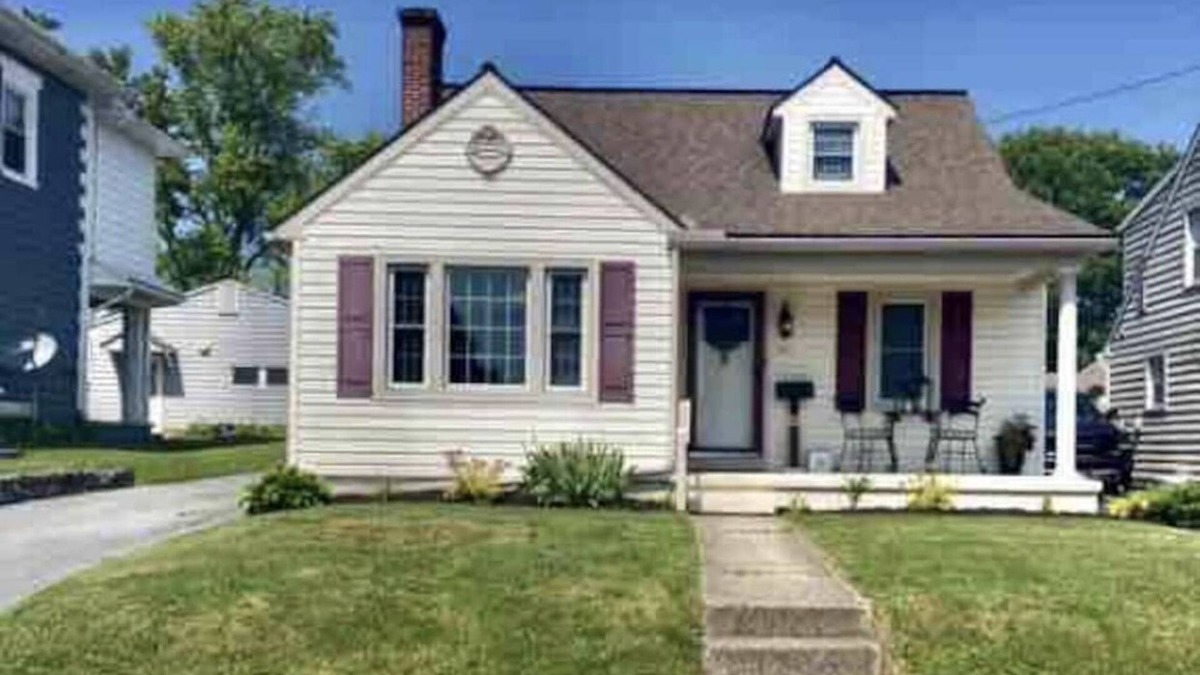 Manheim House | Beautiful Home in the Heart of Manheim walking distance to restaurants & Bars